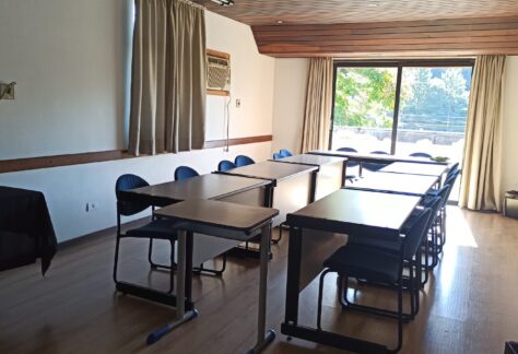 SALA DE REUNIÃO 1 - Para até 18 pessoasA AECIC coloca à disposição de seus associados 3 salas de reuniões, práticas e ideais para treinamentos, pequenos encontros e reuniões.