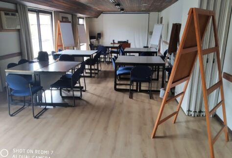 SALA DE REUNIÃO 2 - Para até 40 pessoasA AECIC coloca à disposição de seus associados 3 salas de reuniões, práticas e ideais para treinamentos, pequenos encontros e reuniões.